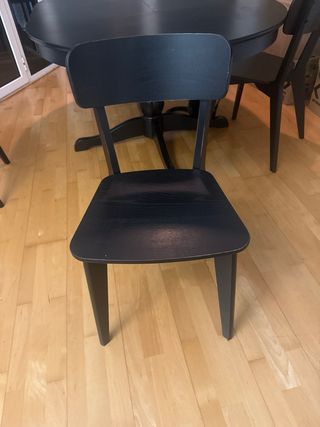 Mesa de comedor redonda de madera negra y 4 sillas