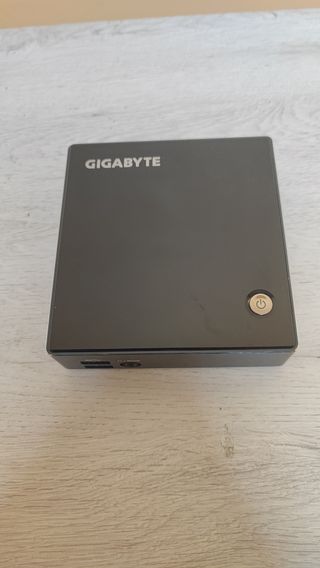 Gigabyte Brix i3 8GB 250GB