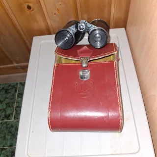 Binoculares Negros con Estuche Rojo