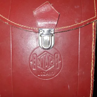 Binoculares Negros con Estuche Rojo