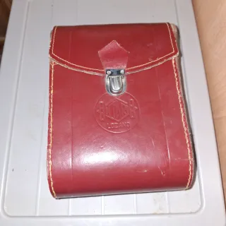 Binoculares Negros con Estuche Rojo