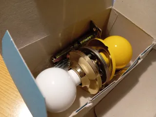 8 Pomos Tesa. Redondos y de colores