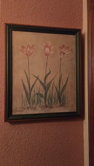 Cuadro de flores en tonos beige y rosa