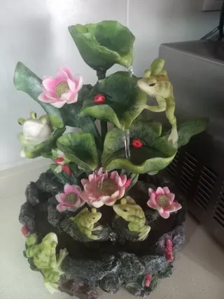 Fuente decorativa ranas y flores