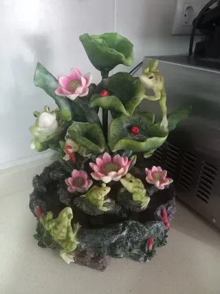 Fuente decorativa ranas y flores