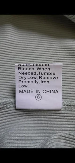 Camiseta tirantes cuello verde menta