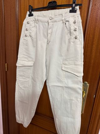 Pantalón cargo beige mujer