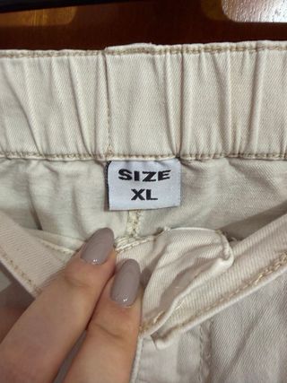 Pantalón cargo beige mujer