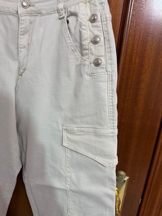 Pantalón cargo beige mujer