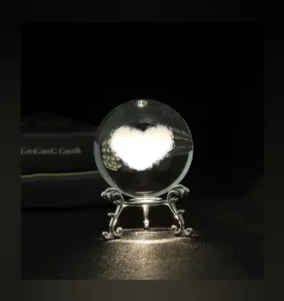 Bola de cristal con corazón