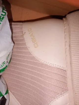 Botas blancas con cremallera