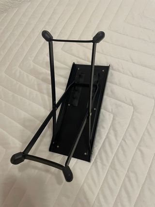 Pie de guitarra negro ajustable