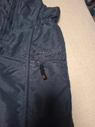 Pantalón de esquí infantil azul.