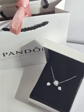 Conjunto Pandora Collar y Pendientes Rosa