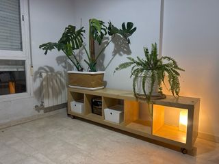 Estantería Ikea madera clara con ruedas y gatera