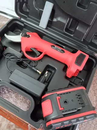 TIJERAS PARA PODAR A BATERÍA.