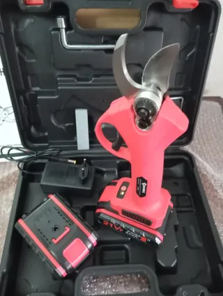 TIJERAS PARA PODAR A BATERÍA.