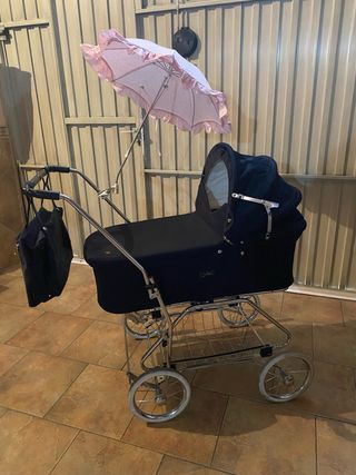 Cochecito bebé azul marino con sombrilla