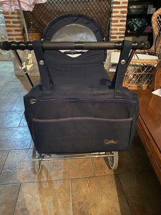 Cochecito bebé azul marino con sombrilla
