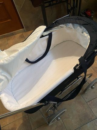 Cochecito bebé azul marino con sombrilla