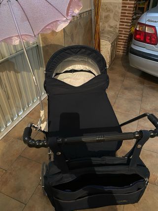 Cochecito bebé azul marino con sombrilla