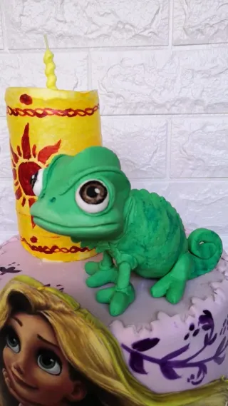 Tarta personalizada Rapunzel y Pascal Enredados