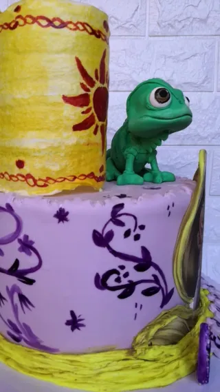 Tarta personalizada Rapunzel y Pascal Enredados