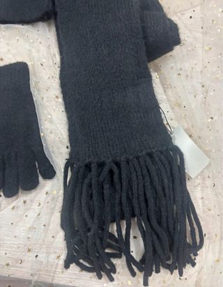 Nuevo Conjunto Desigual: Bufanda y Guantes Negros
