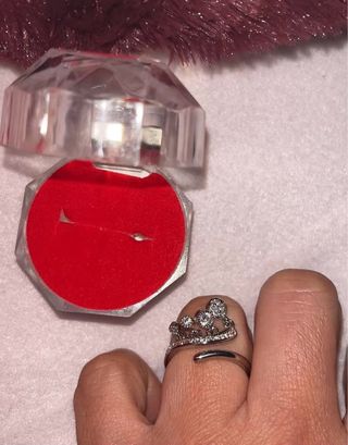 Anillo plateado con diseño 925 esterlina