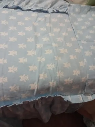 Colcha y chichonera cunas grandes.