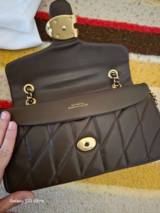 Bolso Coach Marrón con Cadena Dorada