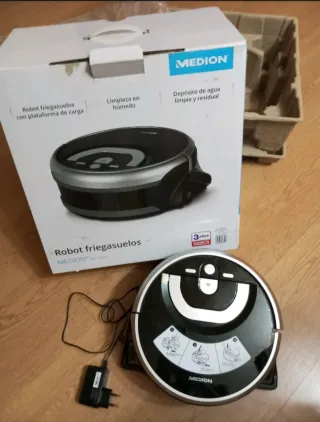 Robot friegasuelos Medion con base