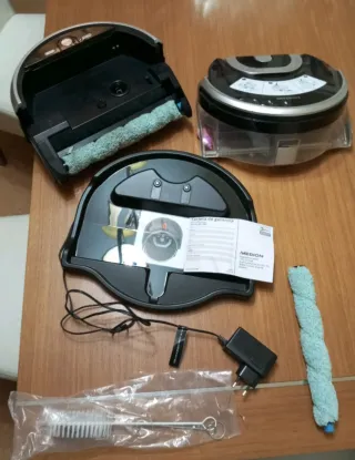 Robot friegasuelos Medion con base