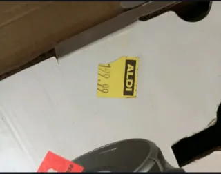 Robot friegasuelos Medion con base