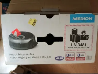 Robot friegasuelos Medion con base