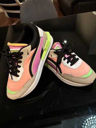 Zapatillas Puma verdes y rosas