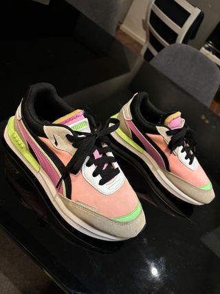 Zapatillas Puma verdes y rosas