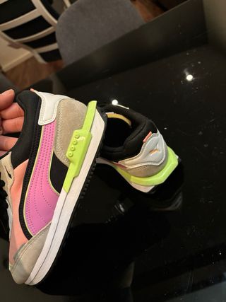 Zapatillas Puma verdes y rosas