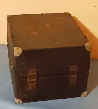 Gramófono antiguo de viaje/trinchera