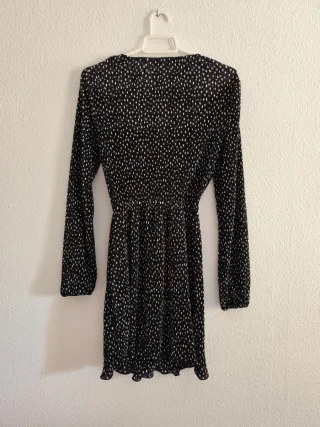 Vestido negro con lunares blancos