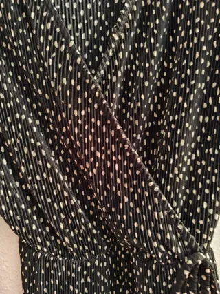 Vestido negro con lunares blancos