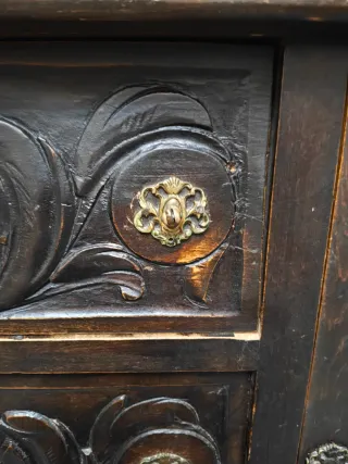 Aparador Renacentista Madera y Metal