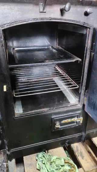 Cocina Calefactora Lacunza Negra y Dorada