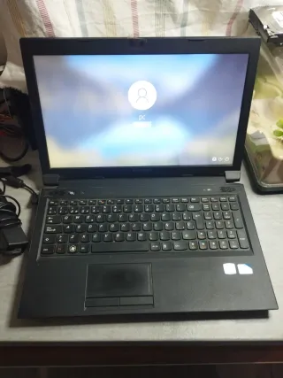 Portátil Lenovo 15.6 120 gbSSD w10 2gb RAM