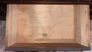 Aparador de madera tallada