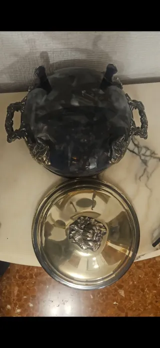 Sopera antigua metal dorado y plateado