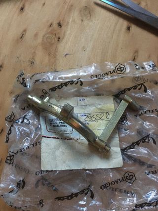 Gancio sportello Piaggio originale 295528