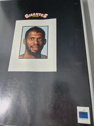 Carpeta Gigantes del Basket Antigua