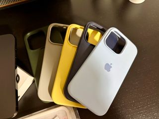 iPhone 14 Pro 256GB Nero + 4 Custodie