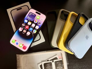 iPhone 14 Pro 256GB Nero + 4 Custodie